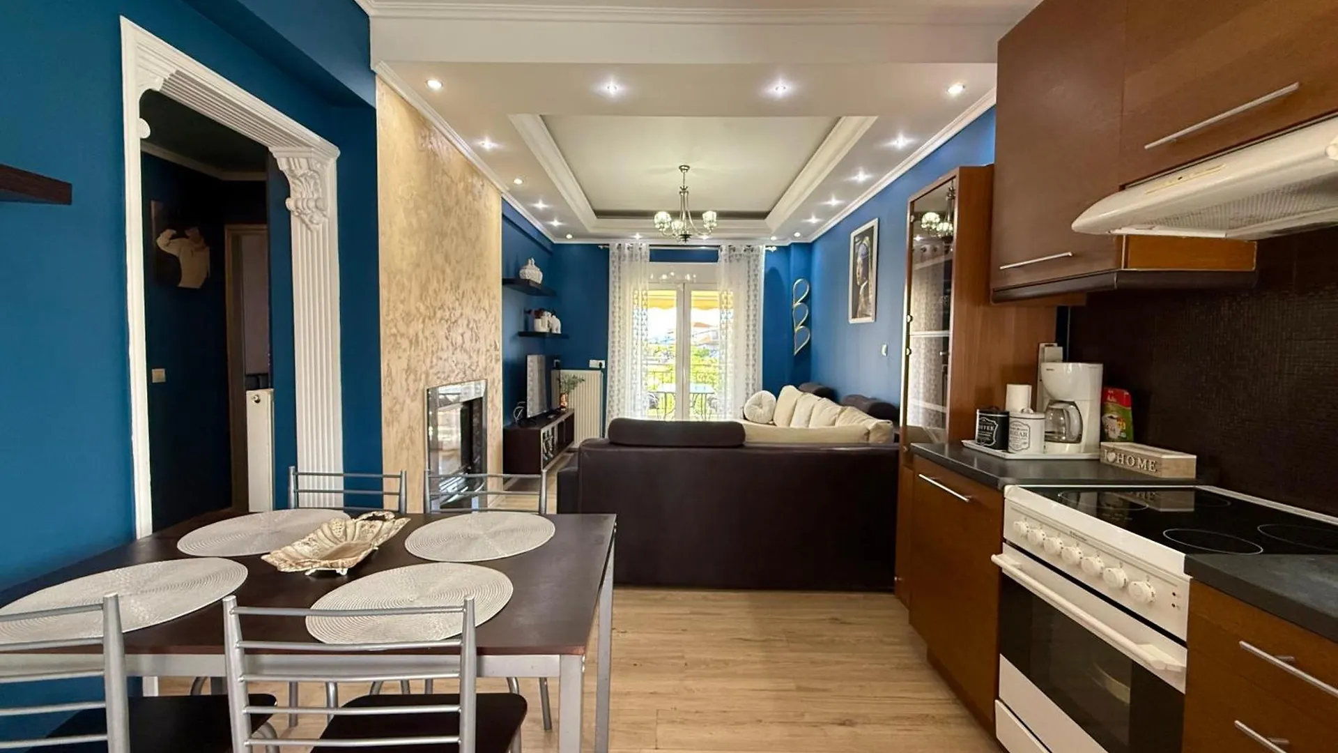 اتصالات Althea - Christine\'S House 